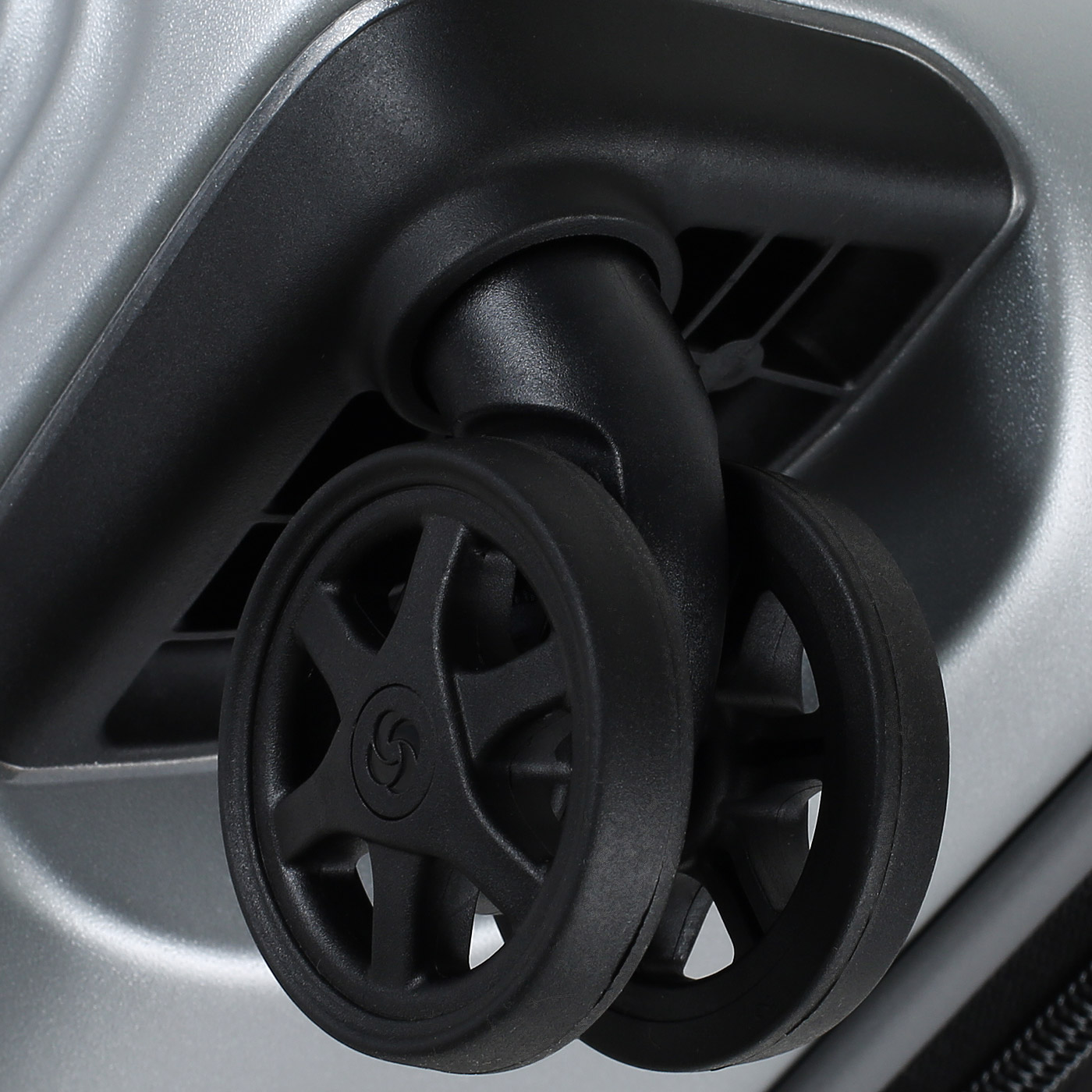 Чемодан на колесах Samsonite Nuon