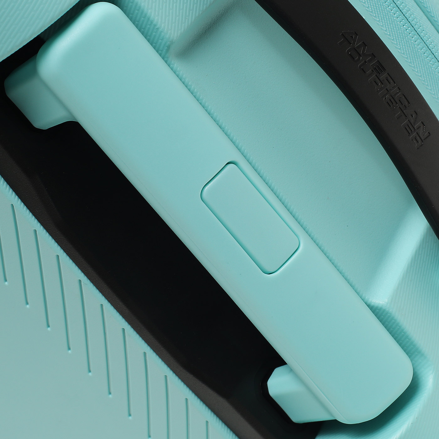 Чемодан средний M  American Tourister Dashpop