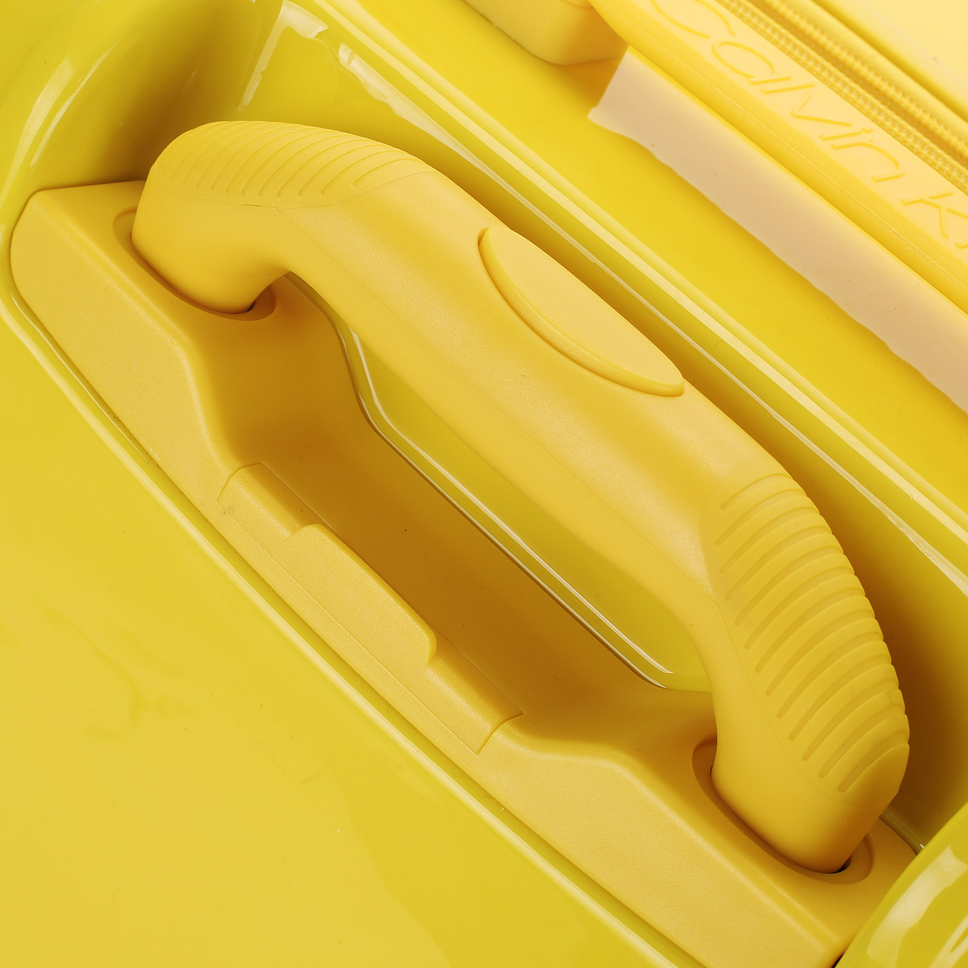 Чемодан средний M из ABS-пластика с кодовым замком Calvin Klein CK-630 Down To Fly