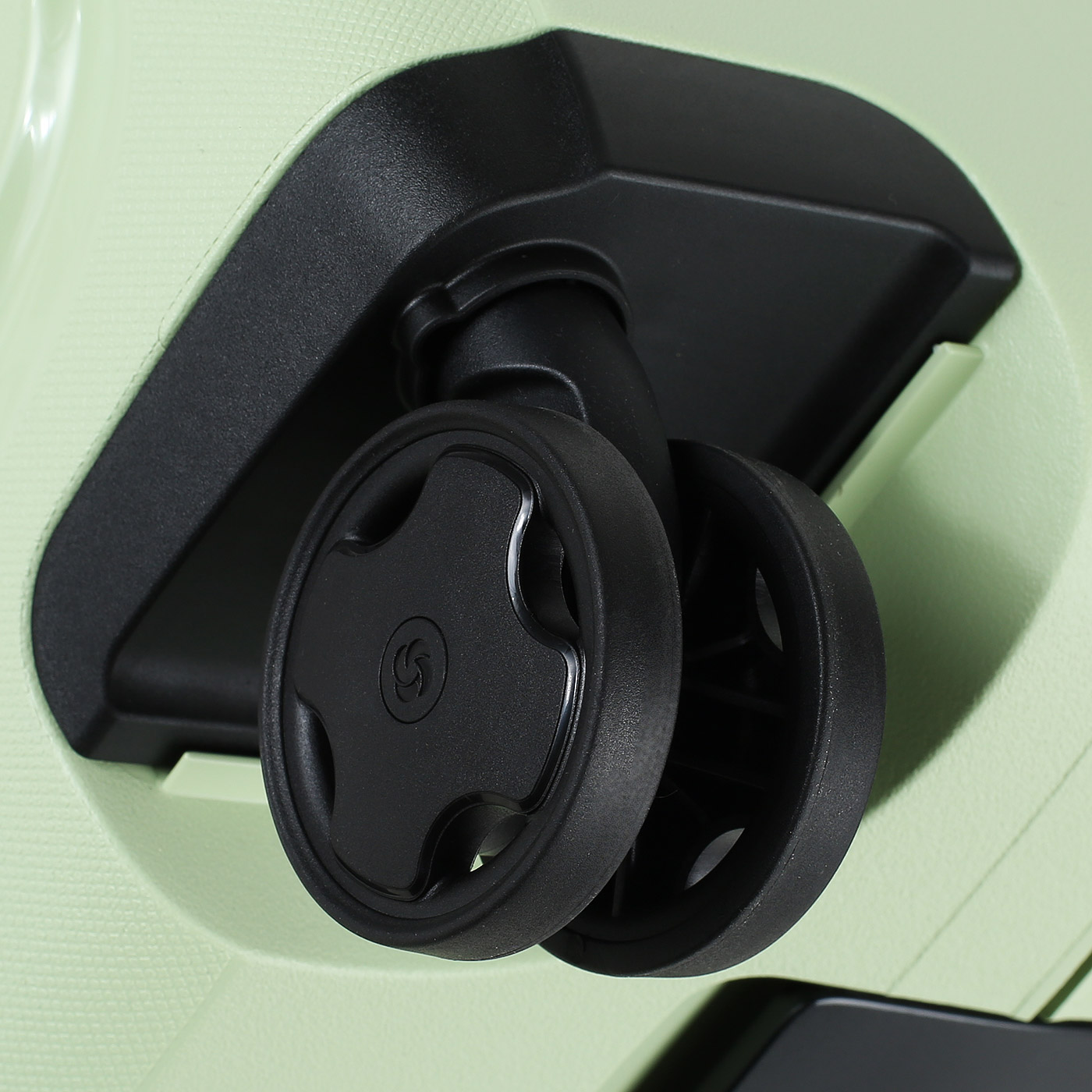 Чемодан на колесах Samsonite Essens