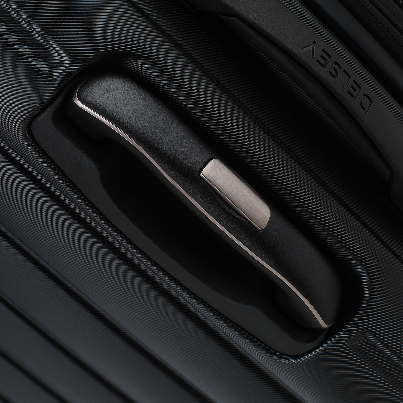 Чемодан на колесах Delsey Shadow 5.0