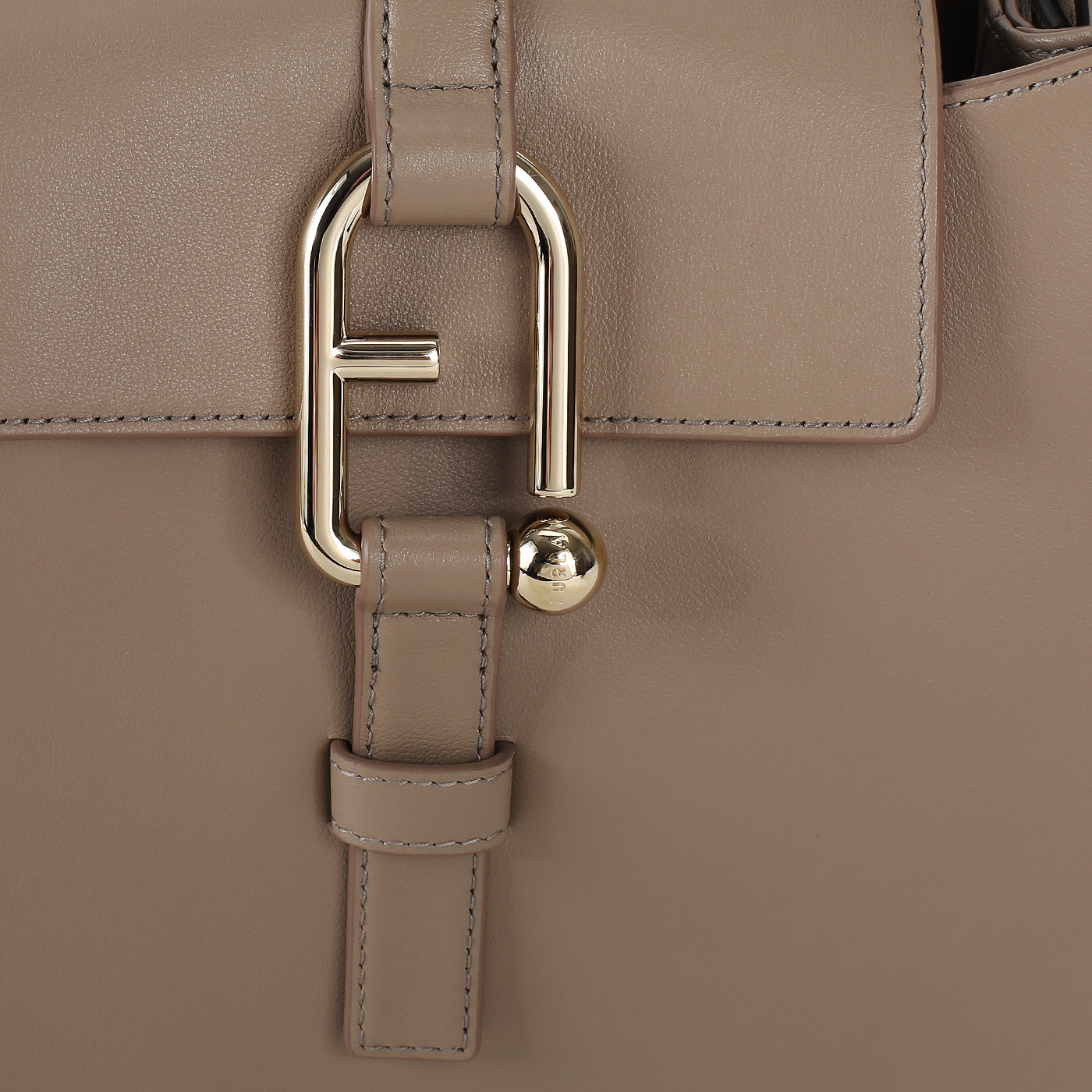 Кожаная сумка Furla Nuvola