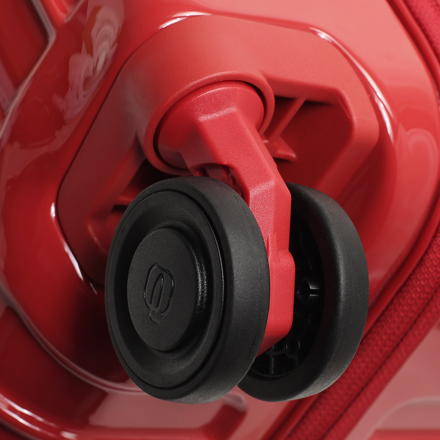 Чемодан для ручной клади из поликарбоната Piquadro PQ Light