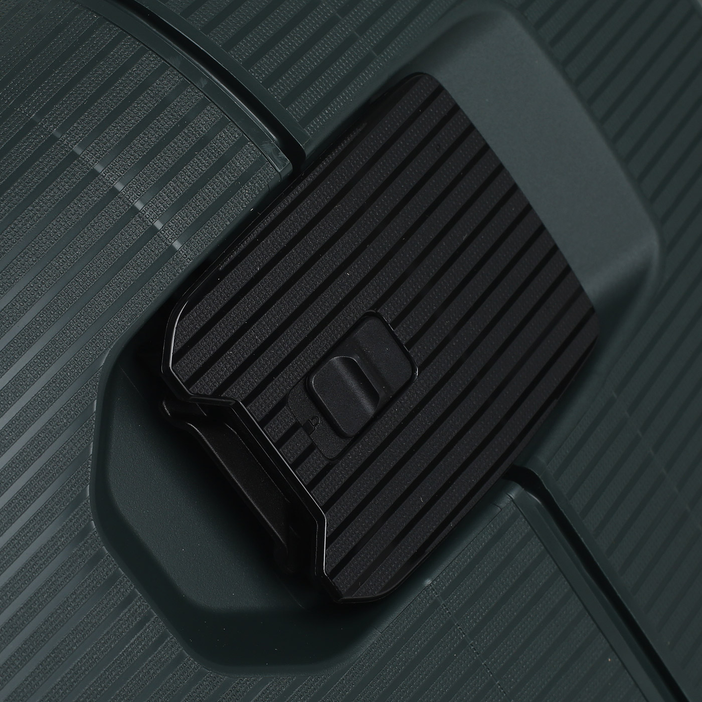 Чемодан очень большой XL из полипропилена с кодовым замком Samsonite Magnum ECO