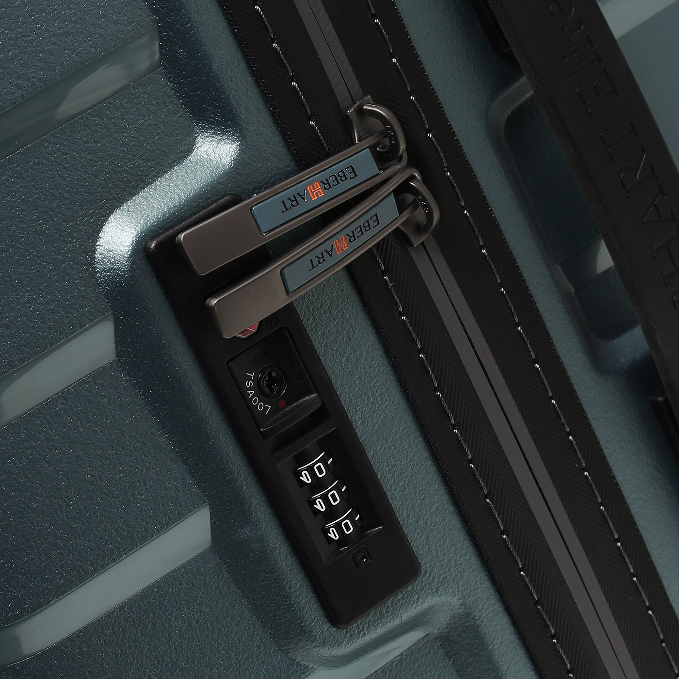 Чемодан на колесах Eberhart Chronos