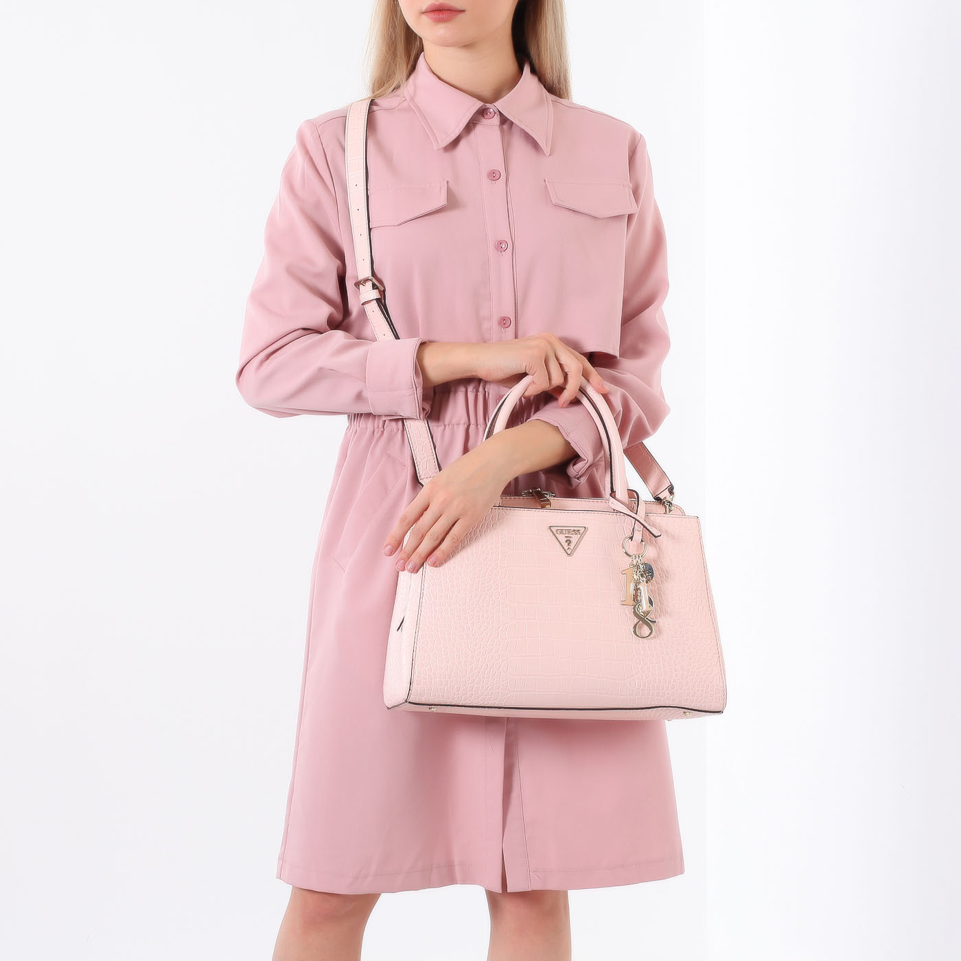 Сумка с отделкой под крокодила Guess Maddy