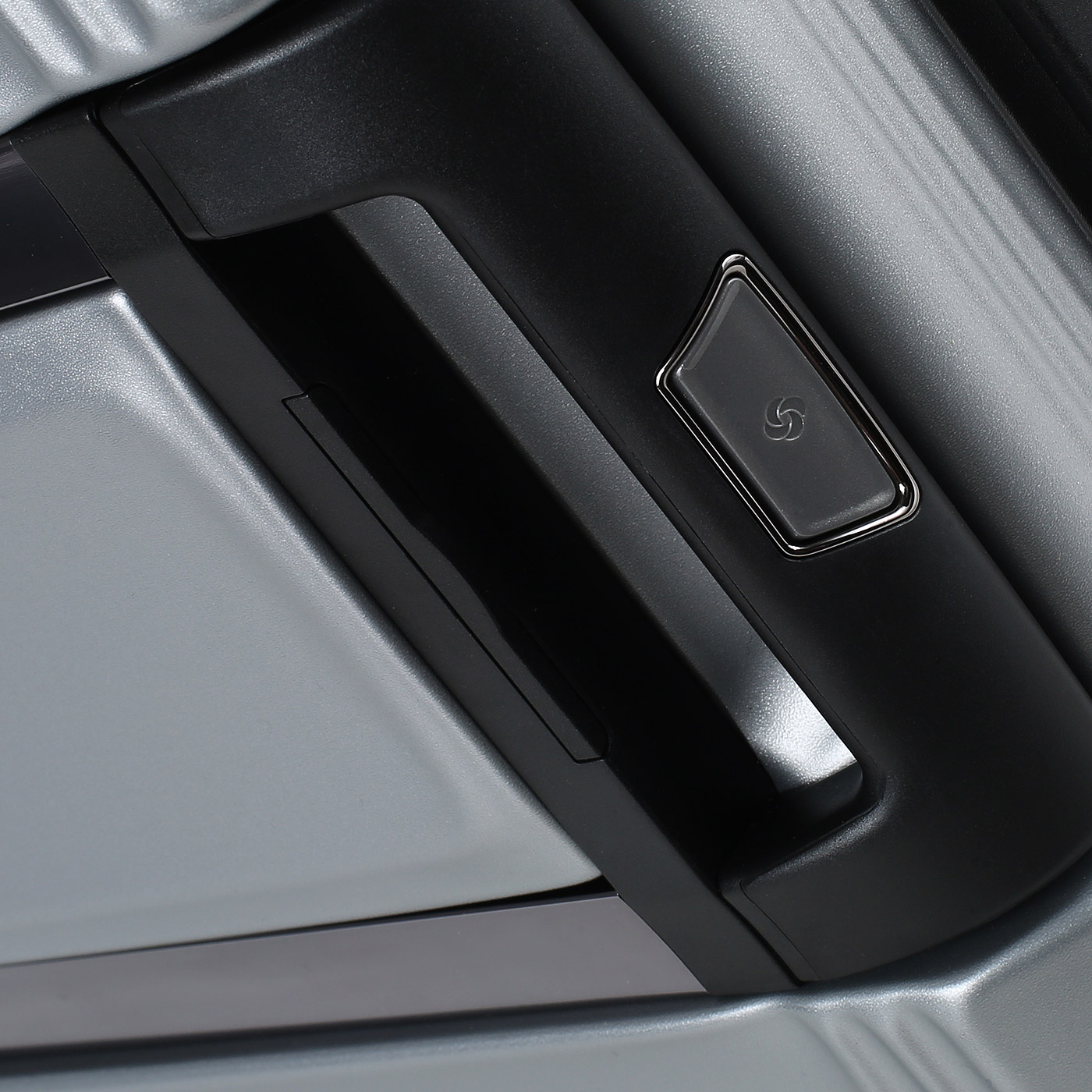 Чемодан на колесах Samsonite Nuon