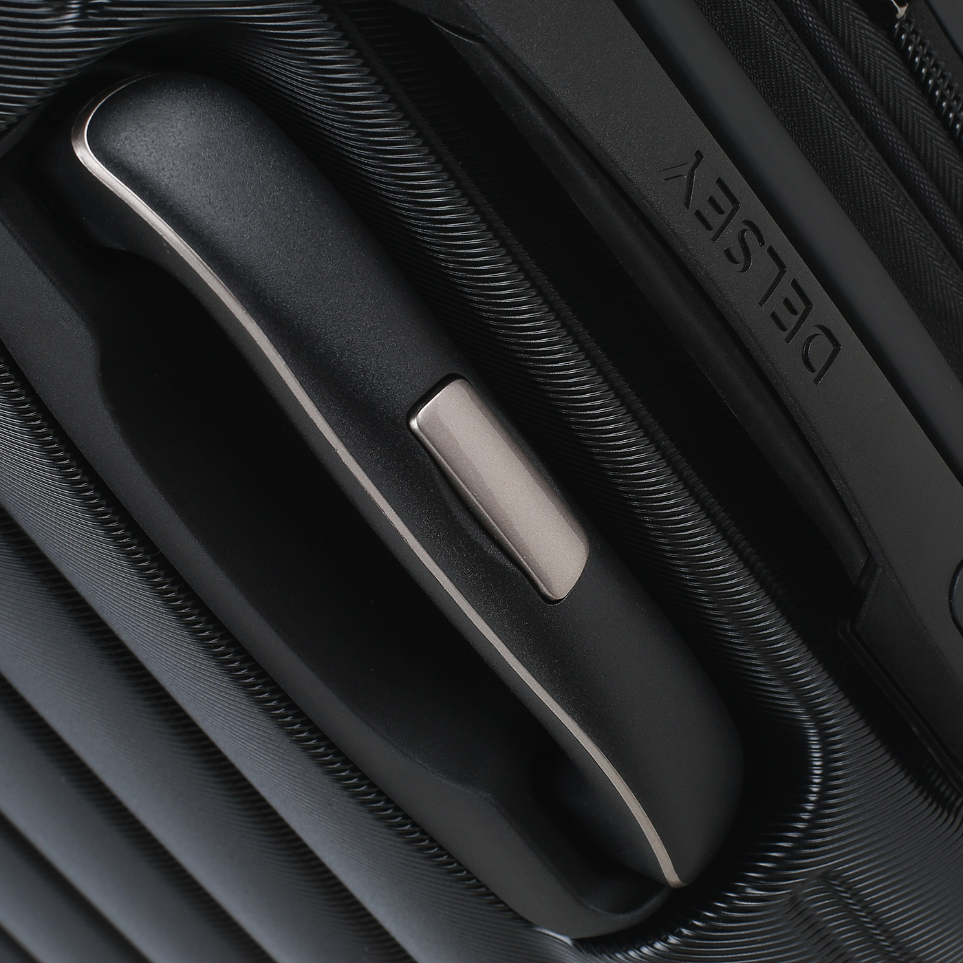 Чемодан маленький S из поликарбоната Delsey Shadow 5.0