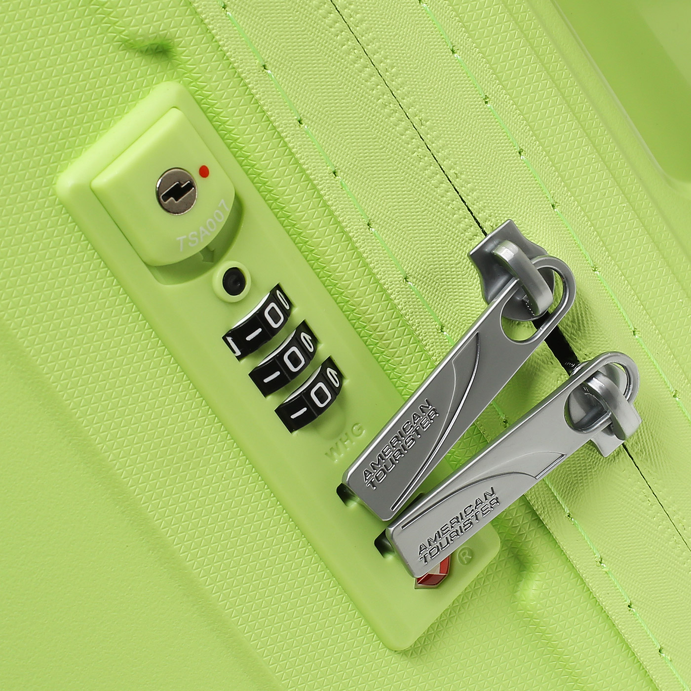 Чемодан на колесах American Tourister Airconic