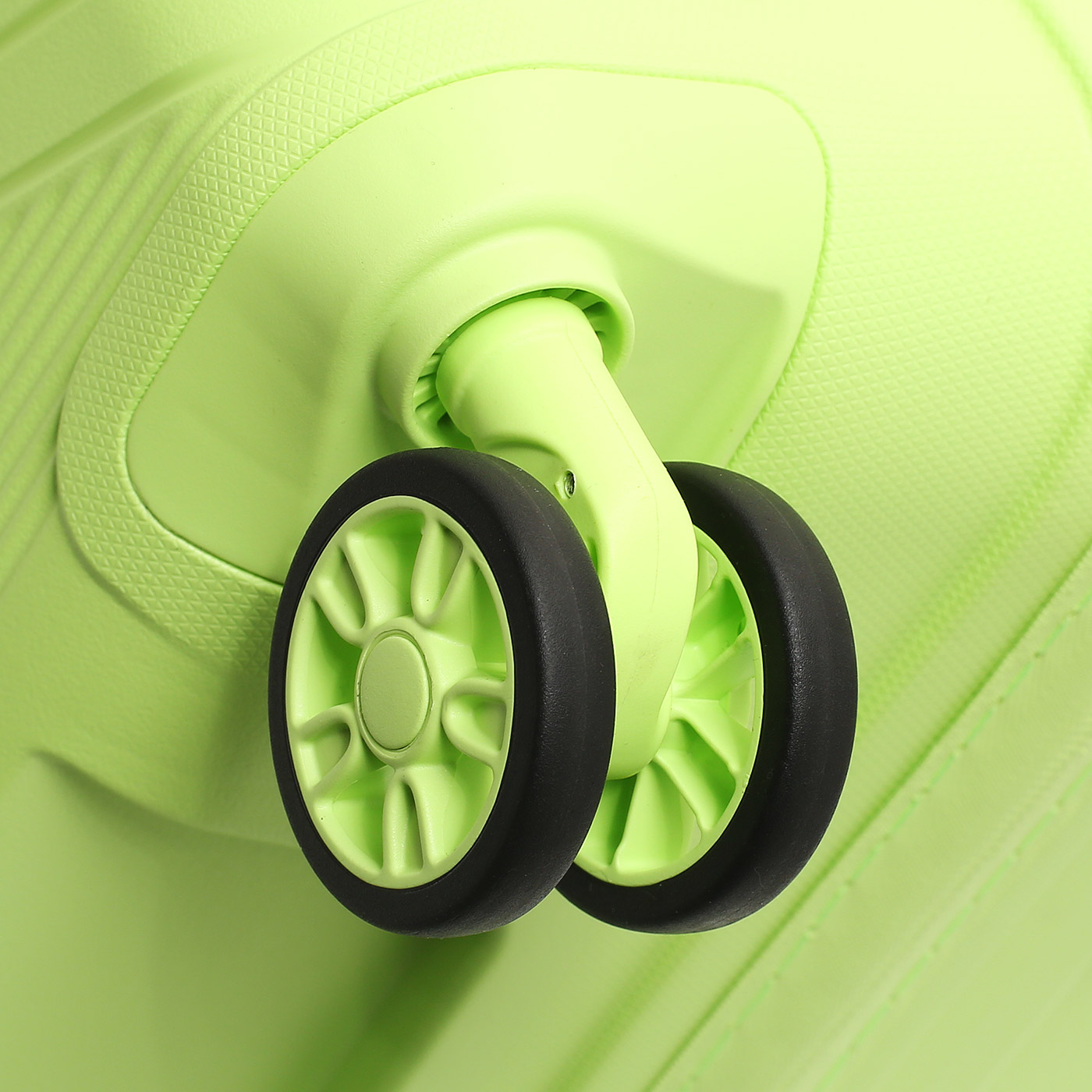 Чемодан на колесах American Tourister Airconic