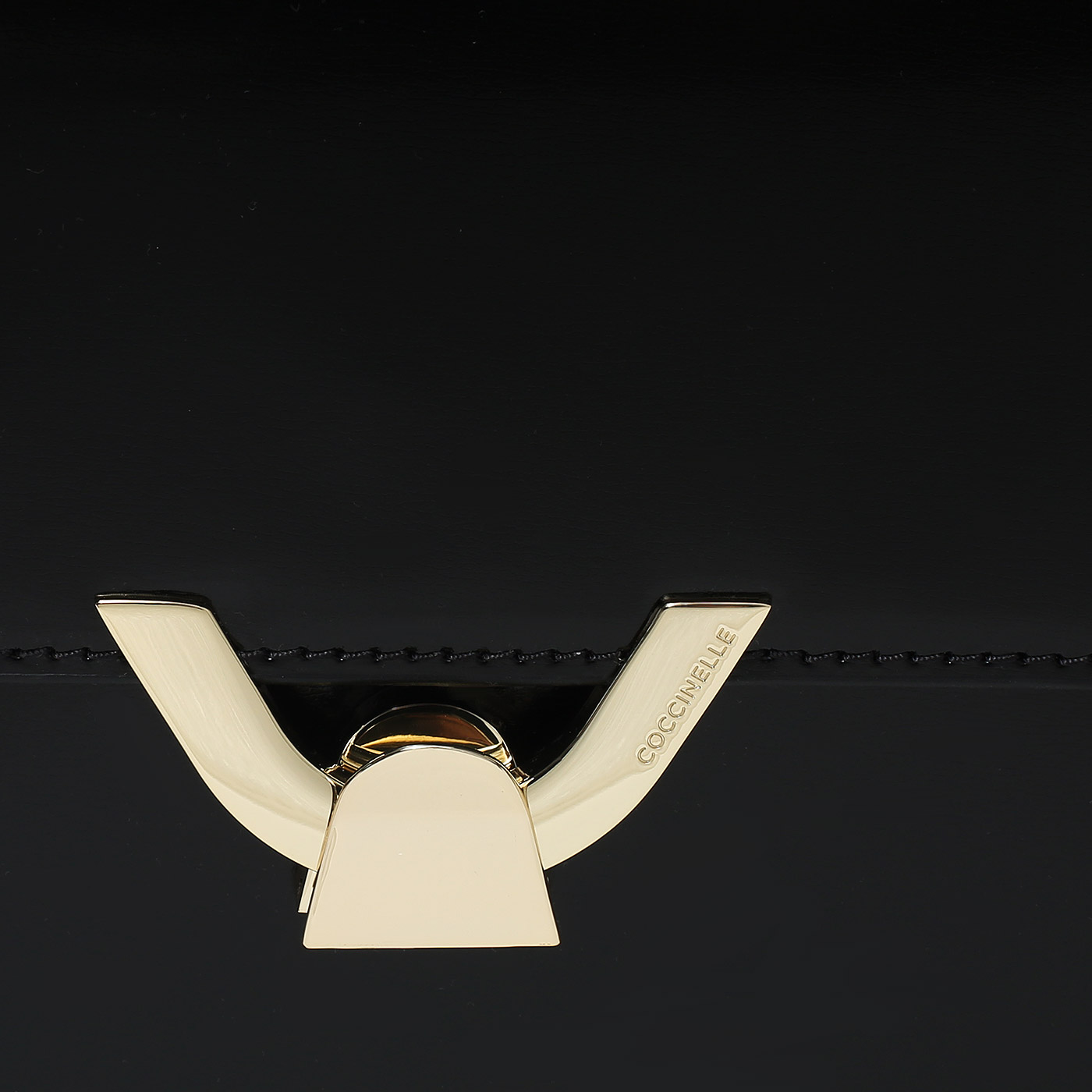 Сумка через плечо Coccinelle CoccinelleDew Shiny calf