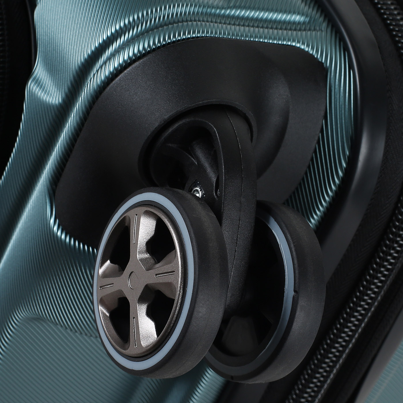 Чемодан с отделением для ноутбука Delsey Shadow 5.0