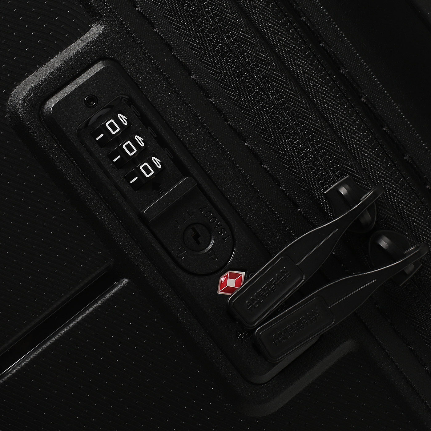 Чемодан средний M  American Tourister Dashpop