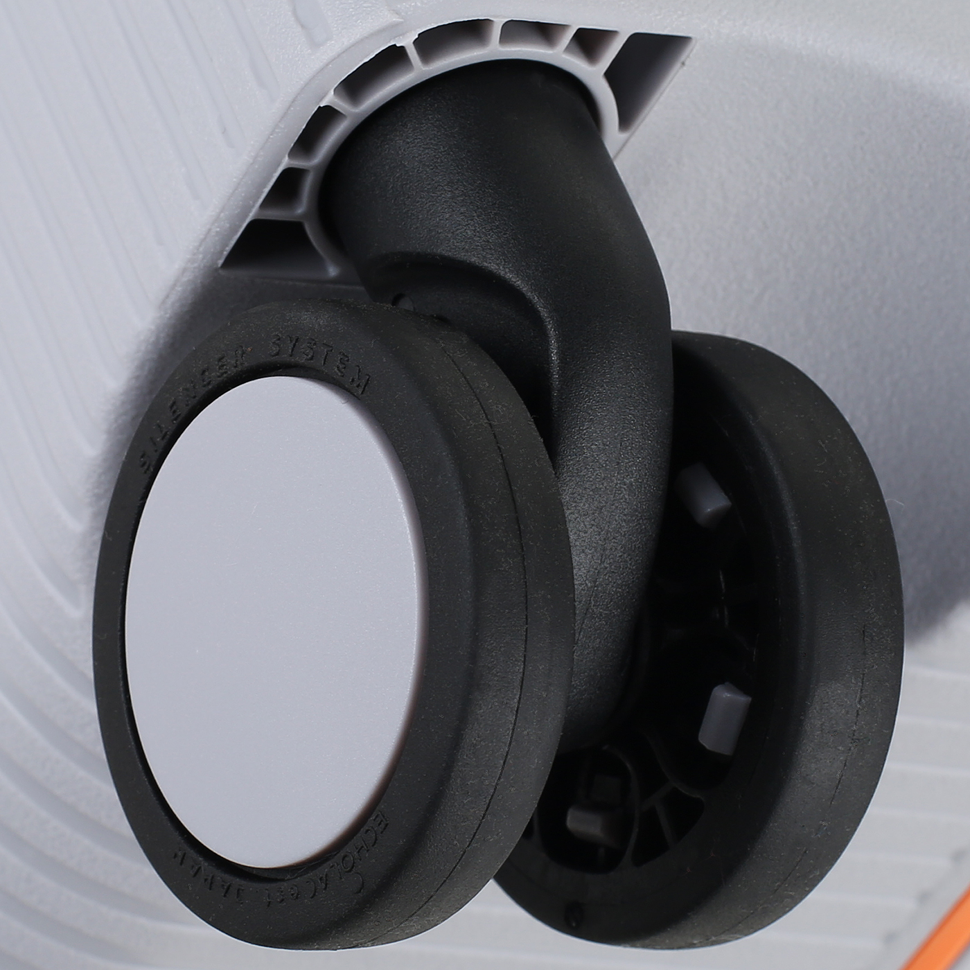 Чемодан на колесах Echolac Fusion