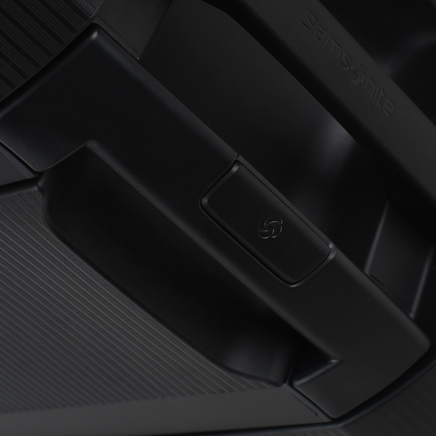 Чемодан цвета графит Samsonite Magnum ECO