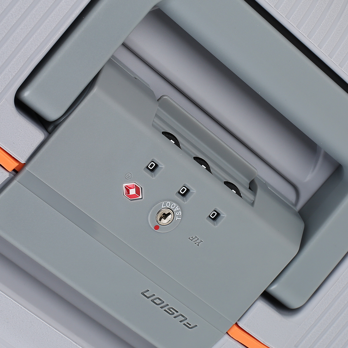 Чемодан на колесах Echolac Fusion