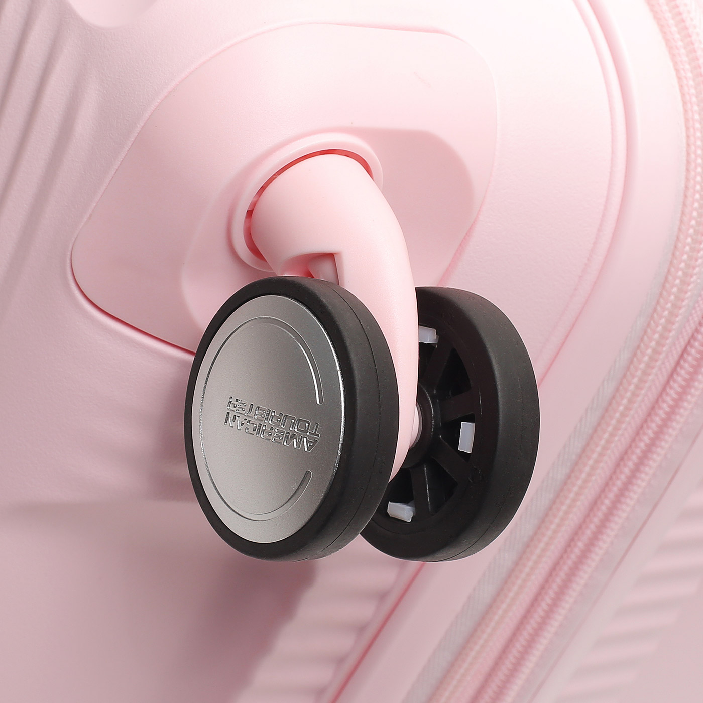 Чемодан на колесах American Tourister Soundbox