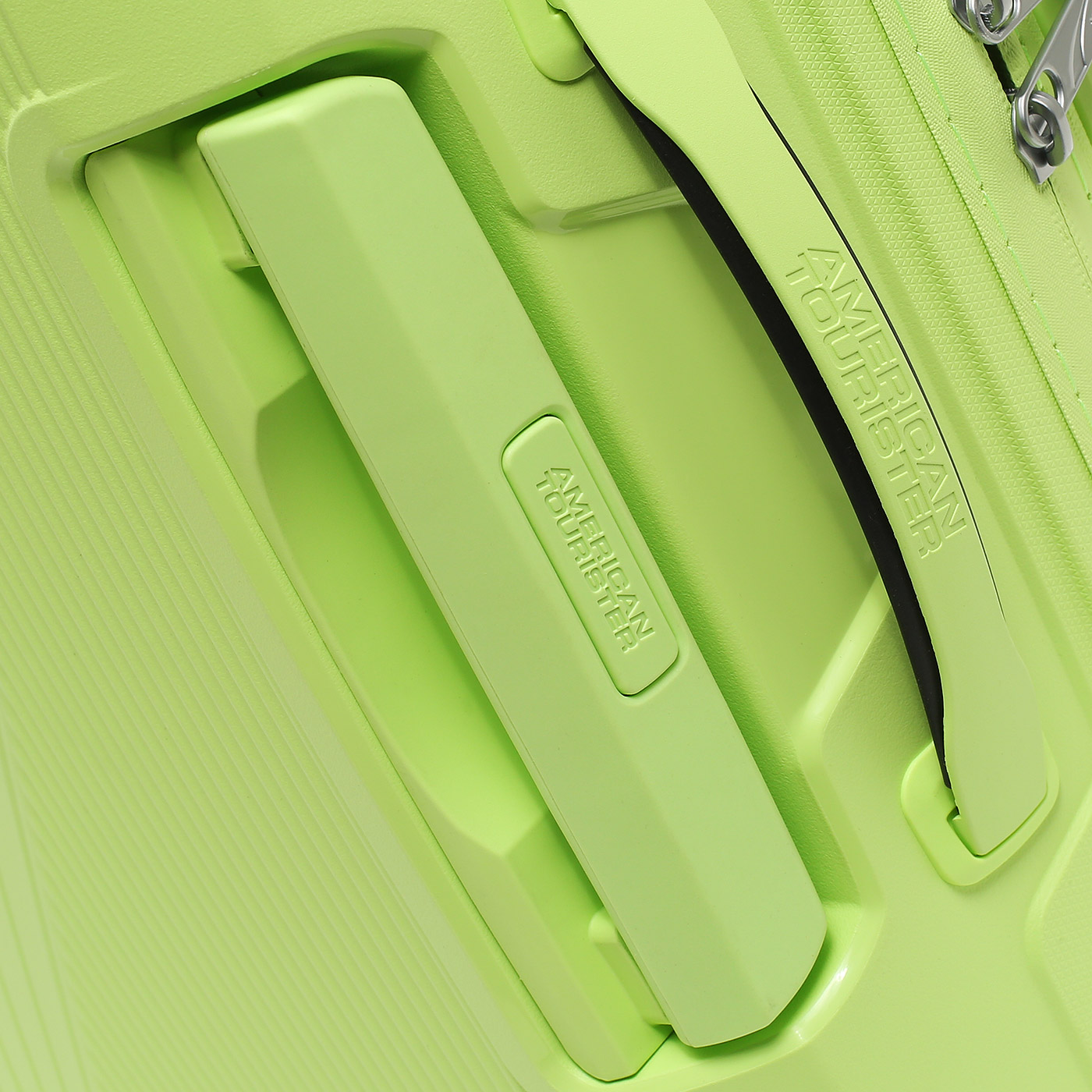 Чемодан на колесах American Tourister Airconic