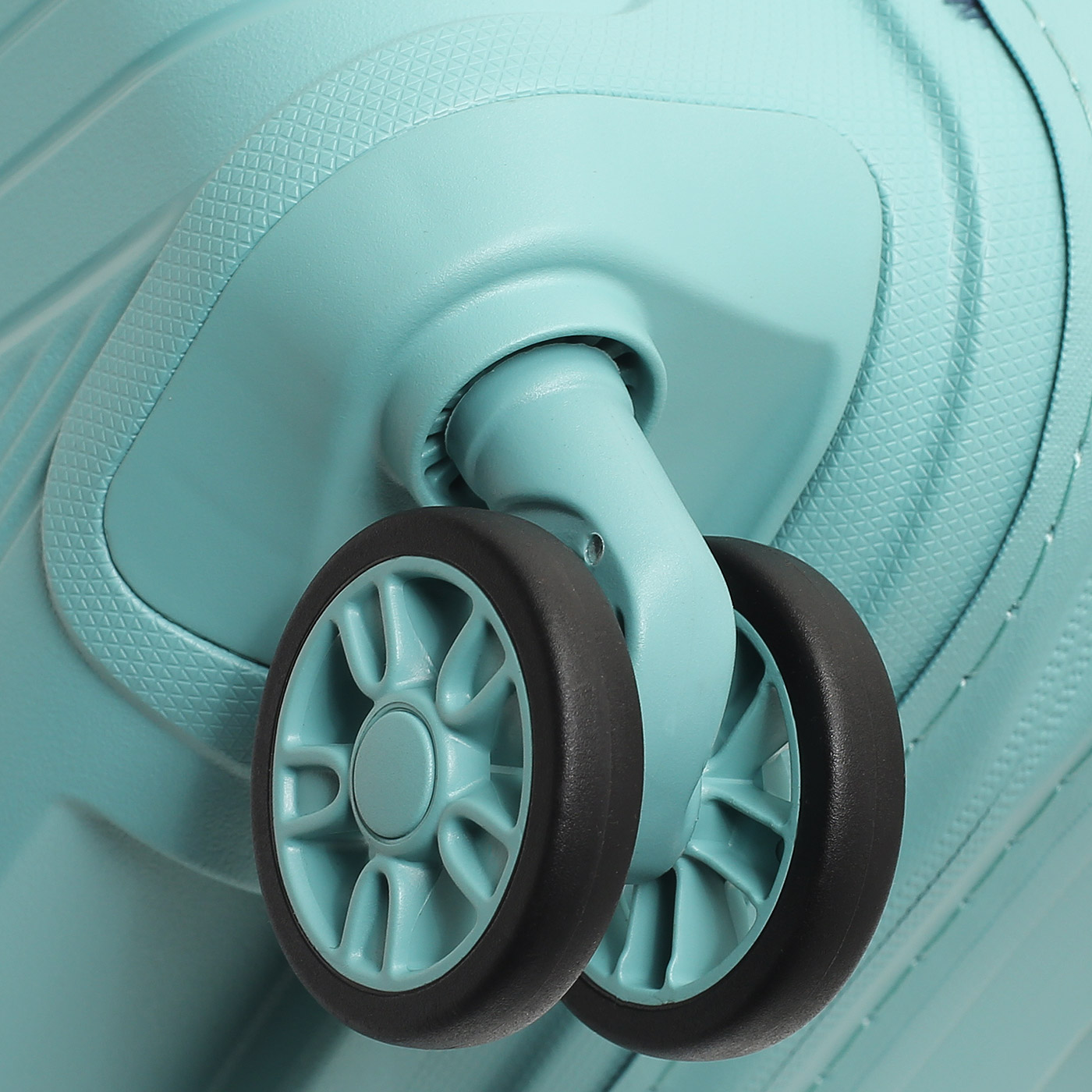 Чемодан на колесах American Tourister Airconic